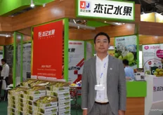 Mr Zhou Zhenfeng from Changzhou Jieji Fruit Sales Co., Ltd. The company supplies fresh pears.
